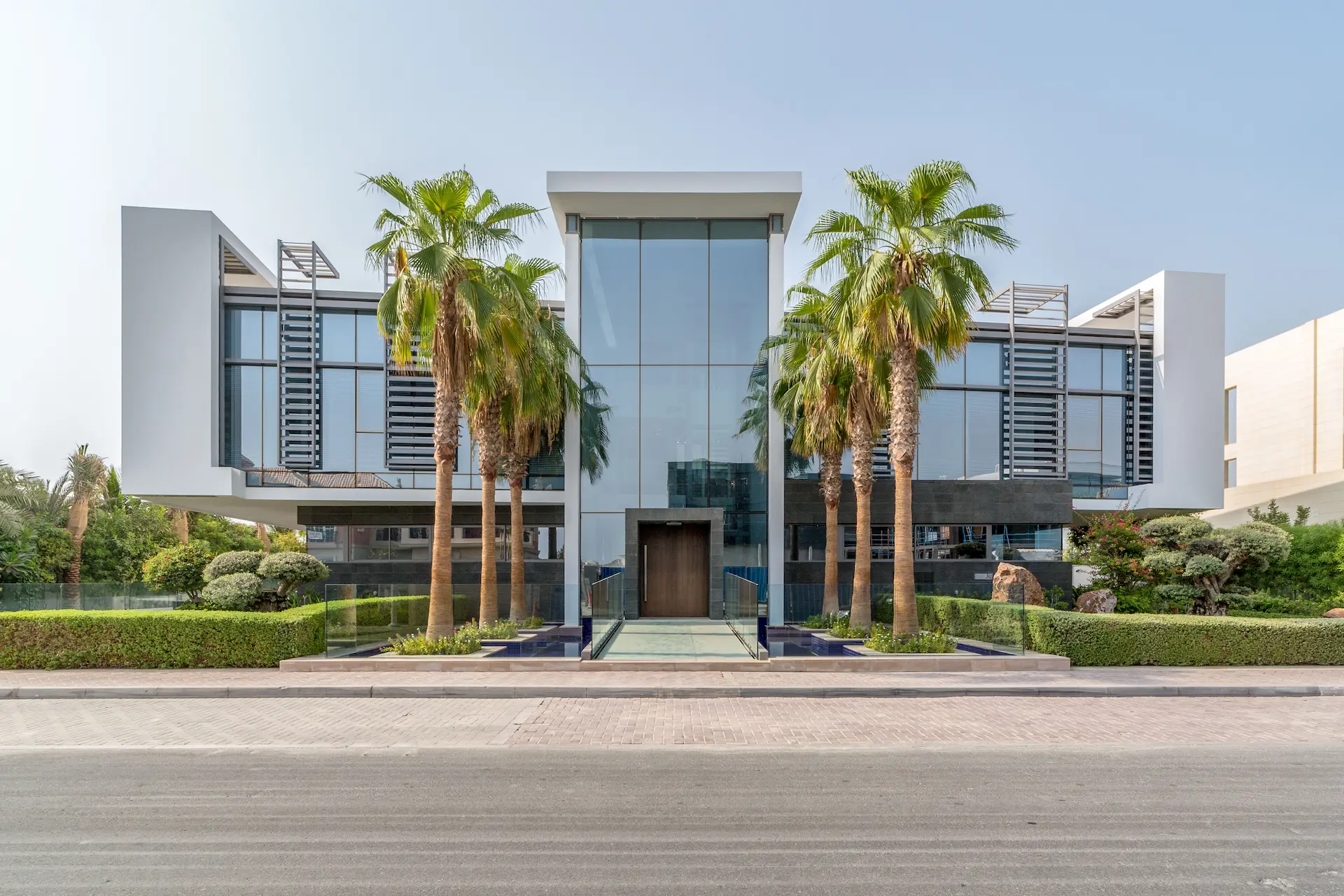 Top 10 Luxury Mansions, Villas & Penthouses in Dubai 2025 Ultimate Guide to Opulent Living 5 Palm Jumeirah Signature Villa 1