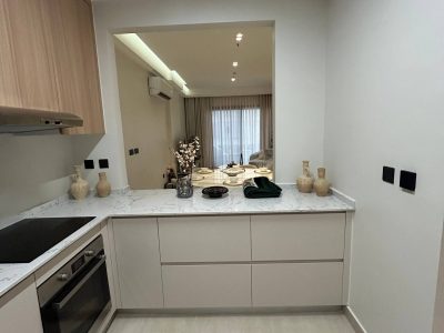 169 Sets Modern Minimalist Apartment Custom Cabinets Project in Dammam 4 Modern U-shaped kitchen cabinets in Dammam apartment with beige base cabinets and light wood wall cabinets.