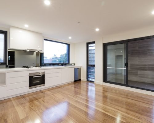 28 Sets Spice Apartment Interior Decoration 7 White kitchen interior with wide windows and access to balcony space